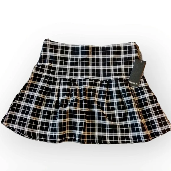 FOREVER 21 EOMENS PLAID SKIRT SIZE SMALL NWT - Picture 1 of 3